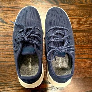Womens Allbirds Tree Runners. Navy. Size 7